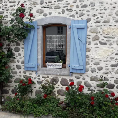 Meuble De Tourisme Au Coeur Du Village A , Bearn Lägenhet